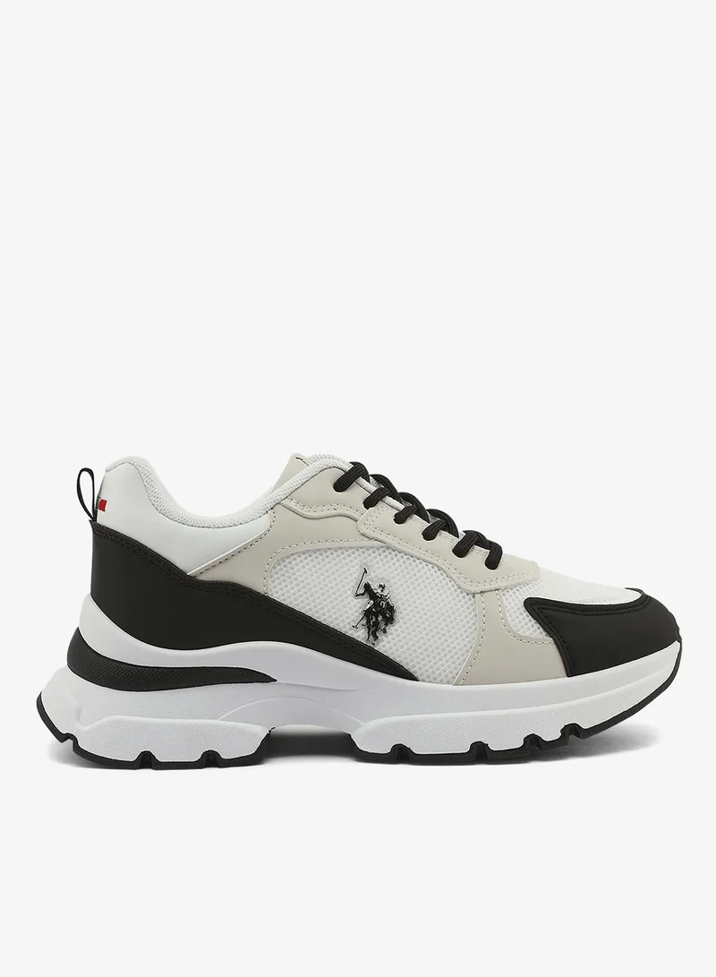 يو اس بولو اسن أحذية رياضية نسائية باللونين الأبيض والأسود بتصميم جريء ومتين بنعل قوي للاستخدام الخارجي